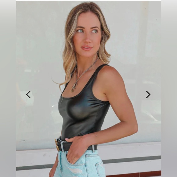 🖤Black Sleeveless Faux Leather Bodysuit🖤 - Picture 6 of 6